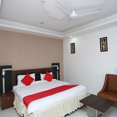 Super Capital O Levanti Near Aravali Biodiversity Park Гургаон Екстериор снимка