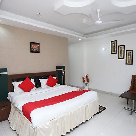 Super Capital O Levanti Near Aravali Biodiversity Park Гургаон Екстериор снимка