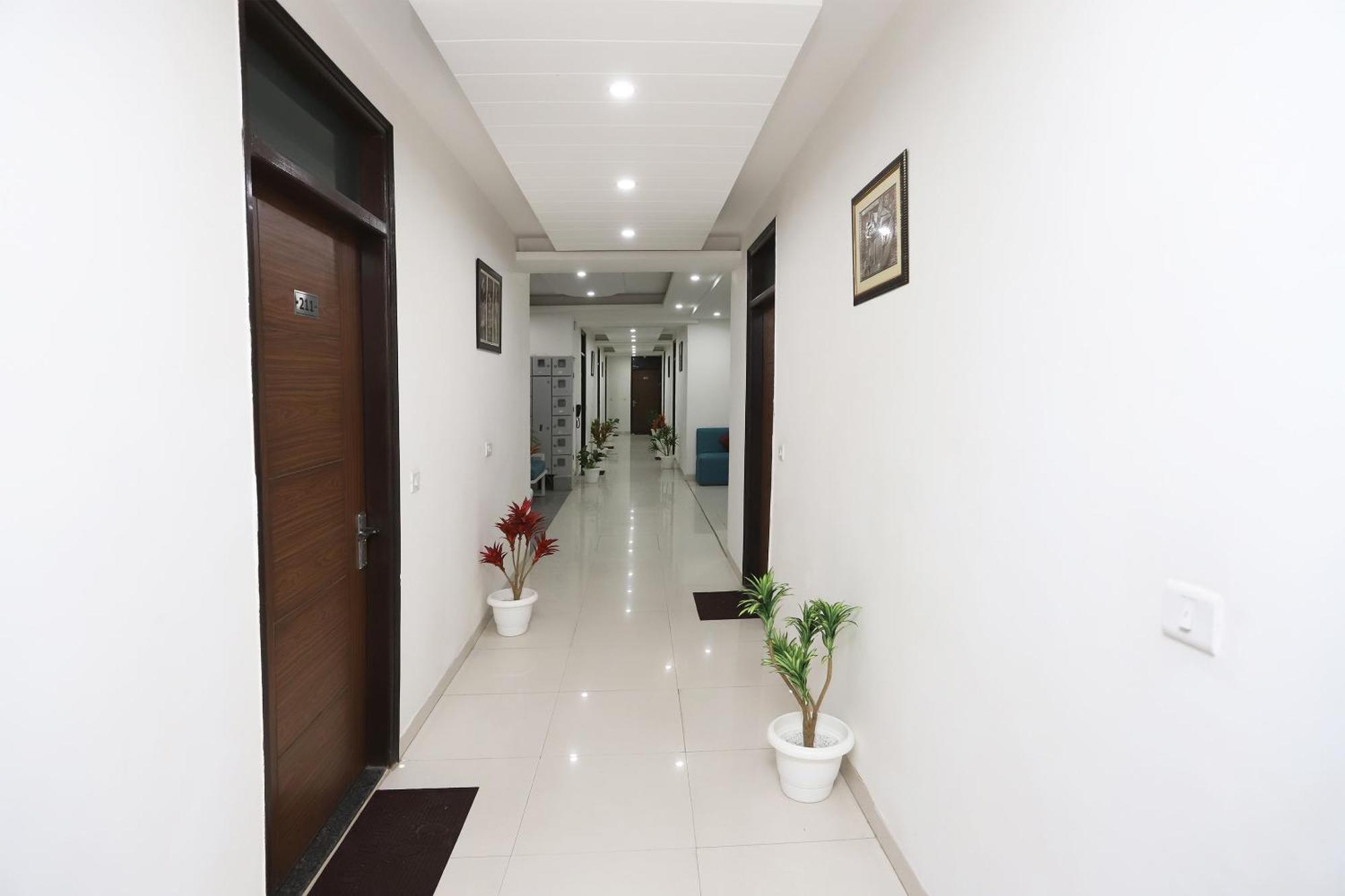 Super Capital O Levanti Near Aravali Biodiversity Park Гургаон Екстериор снимка