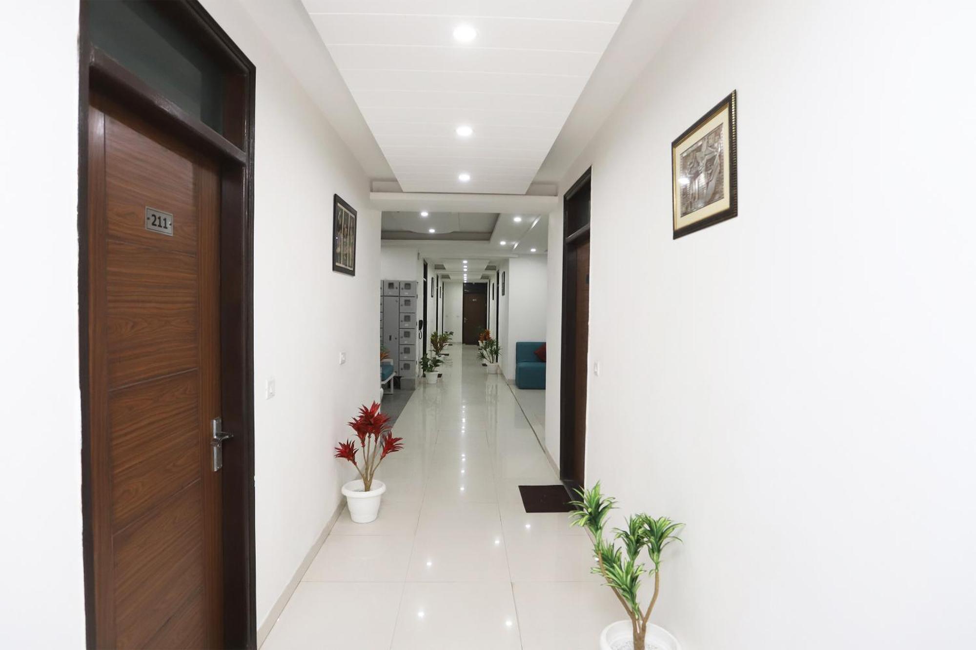 Super Capital O Levanti Near Aravali Biodiversity Park Гургаон Екстериор снимка